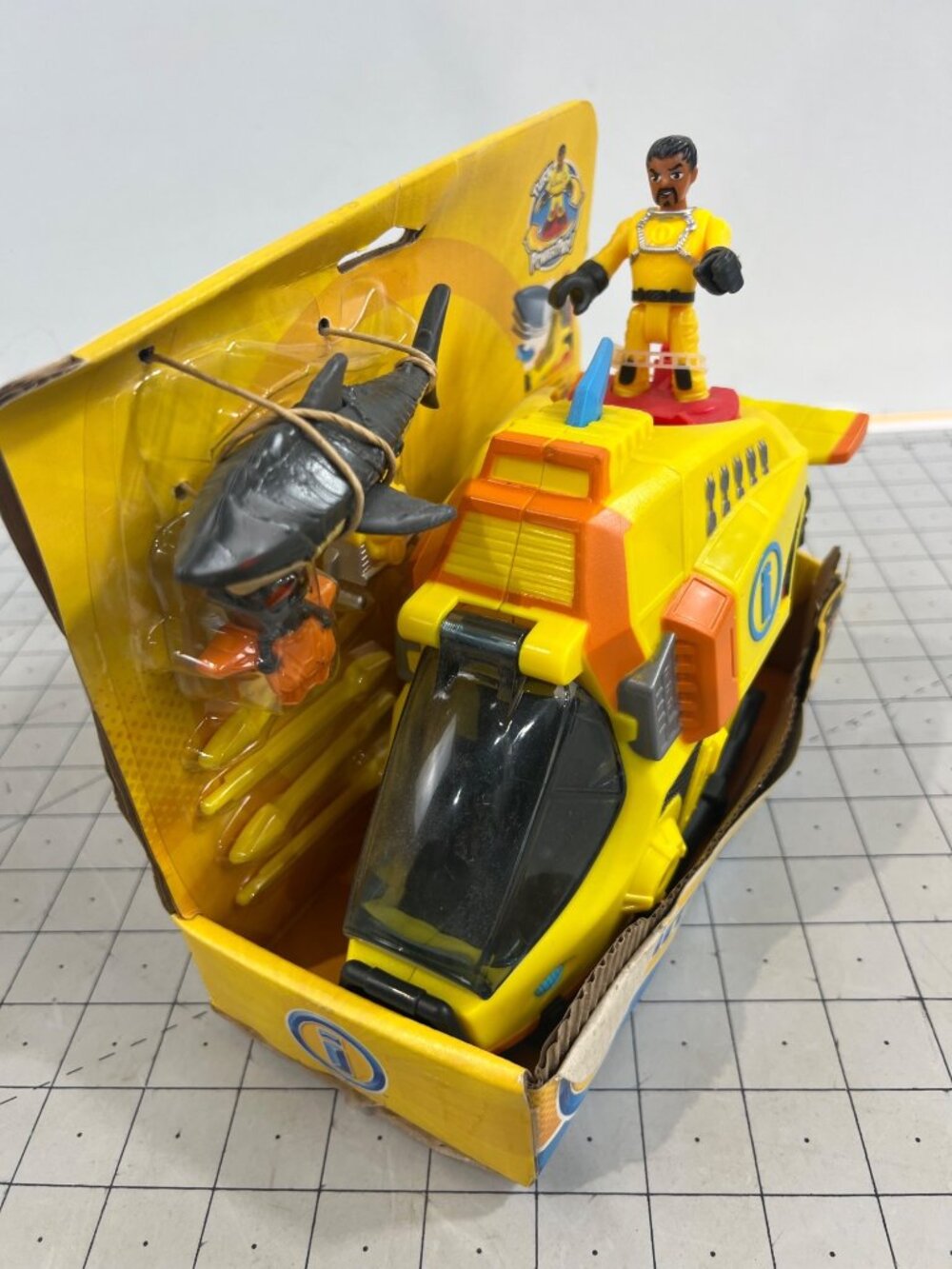 Fisher-Price Imaginext Deep Sea Sub With Diver Shark & Accessories - Picture 3 of 8